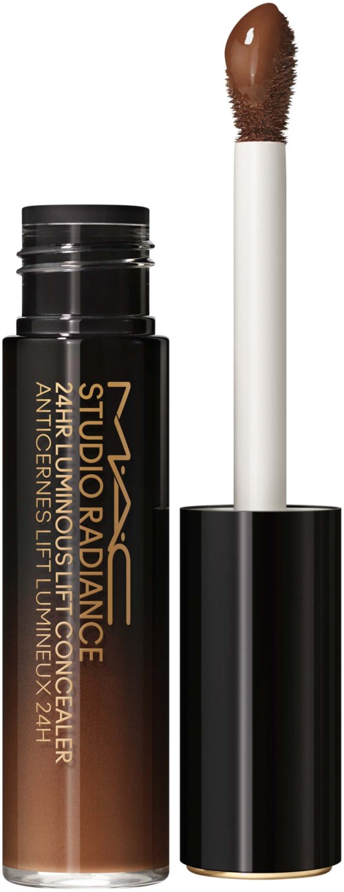 Lippen Gloss in schwarzem Behälter mit durchsichtigem Applikator, zeigt den braunen Glanz.