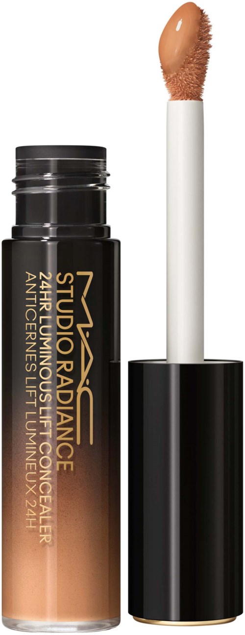 Ein Lippenstiftbehälter mit Schwammapplikator und schwarzem Deckel, beschriftet 'MAC Studio Radiance.'