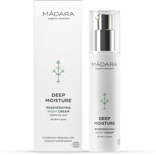 En vit flaska med Mádara Deep Moisture Night Cream med silverpump och dess förpackning visar produktnamnet och trädlogotyp.