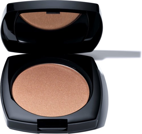 Ein Kompakt mit schimmerndem pfirsichfarbener Highlighter und einem Spiegel im Deckel.