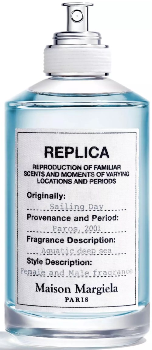 Eine klare Sprühflasche mit einem Etikett, das 'Replica' sagt, und es riecht wie das tiefe Meer, von Maison Margiela.