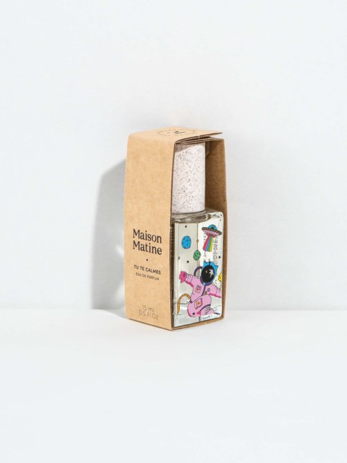A brown paper box with a transparent window shows a colorful towel inside. The box is against a plain background.