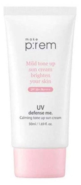 Hautpflege-Tube mit 'make p:rem'-Label, pink-weiß, erwähnt beruhigende und aufhellende Sonnencreme, SPF 50+.