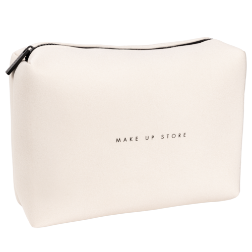Een witte tas met een zwarte ritssluiting, met 'Make Up Store' erop, ziet er simpel en stijlvol uit.