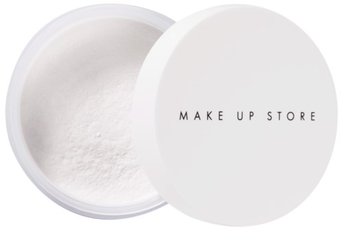 Offener runder Behälter mit weißem Pulver. Deckel sagt 'MAKE UP STORE'.