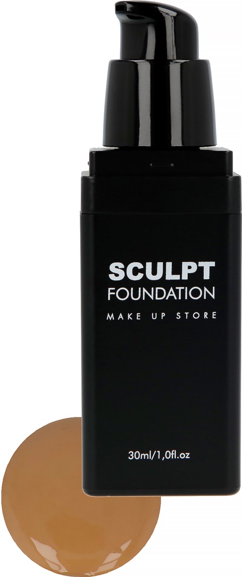 En svart flaska med foundation med pump, märkt 'Sculpt Foundation' från Make Up Store, med en beige färgklick.