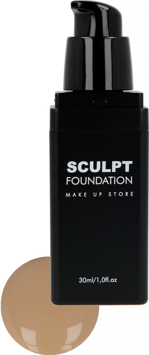 En svart förpackning av foundation med pump, märkt 'SCULPT FOUNDATION' från Make Up Store, med lite flytande foundation bredvid.