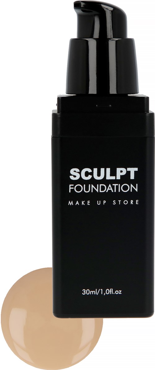 En svart foundationflaska med pump, märkt "Sculpt Foundation" från Make Up Store, med en liten beige färgplatta.