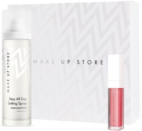 Make-upset met spray en lipgloss voor een merkdoos.