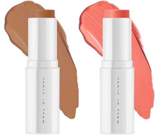 Twee lipsticks in verschillende tinten, met kleuren achter hen, een bruin en een koraal.