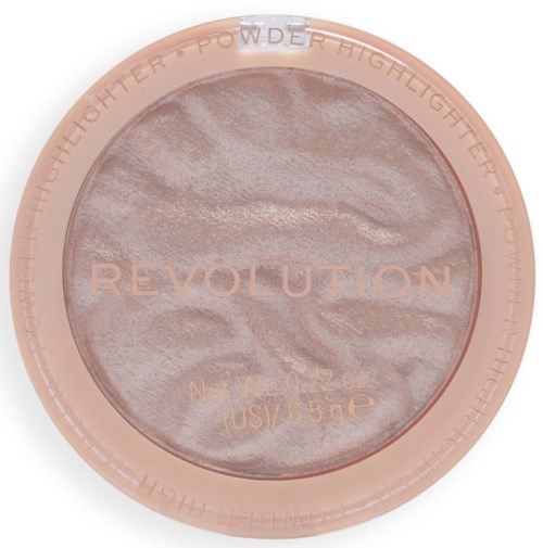Een ronde make-up compact met gemarmerd lichtroze en beige poeder erin. Merknaam "REVOLUTION" staat erop.