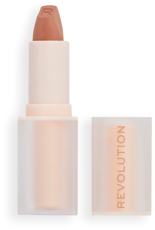 Ein beigefarbener Lippenstift in einem weißen Behälter, ohne Deckel, mit dem Lippenstift sichtbar und 'REVOLUTION' auf dem Deckel.