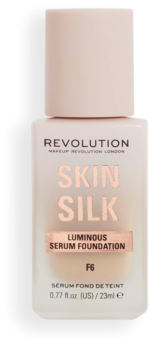 Een witte fles met een beige dop en roze tekst, gelabeld als Skin Silk stralende serumfoundation, F6, van Revolution.