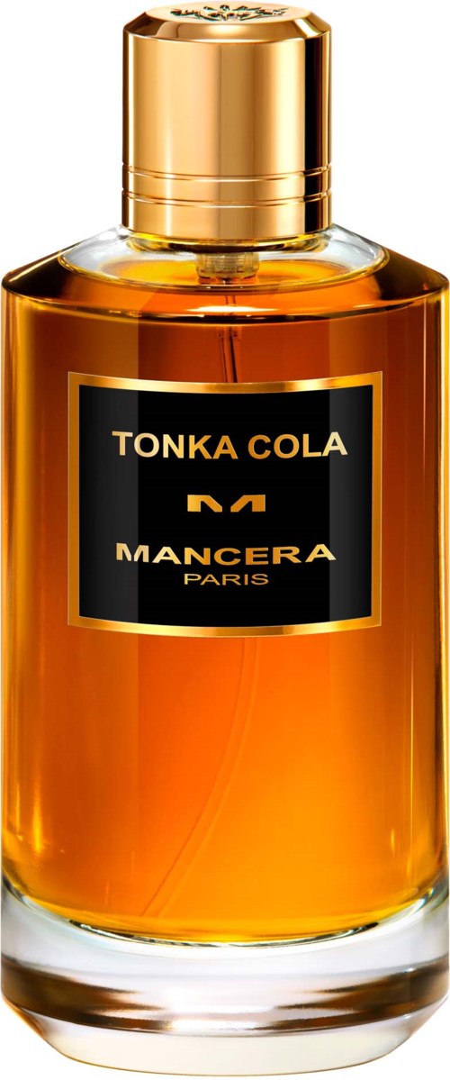 Een parfumfles met een zwart en gouden label, gouden dop en oranje vloeistof binnen.