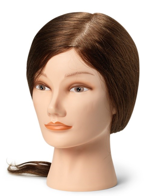 Eine Schaufensterpuppe mit braunen körperlangem Haar, neutralem Gesichtsausdruck und weißem Hintergrund.