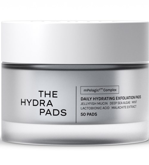 Een witte container met zwarte tekst voor Hydra Pads, dagelijkse exfoliatiepads met zeebi ingrediënten, 50 stuks.