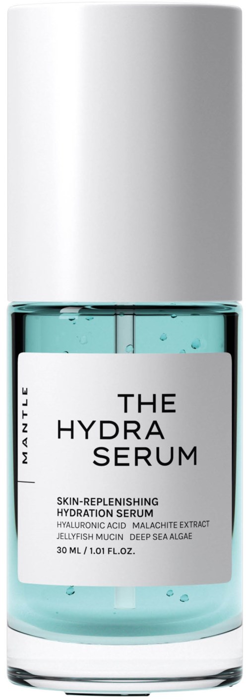 Een doorzichtige fles Hydra Serum met witte dop en label die hydraterende ingrediënten zoals hyaluronic acid en algenextract toont.