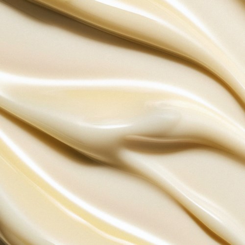 Romige, gladde textuur met zachte windingen en zachte golven. Ziet luxe en smakvol uit.