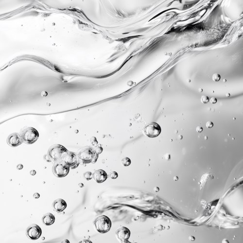 Klarer Wasser mit Blasen und fließenden Strömungen, schafft eine lebendige und erfrischende Szene.