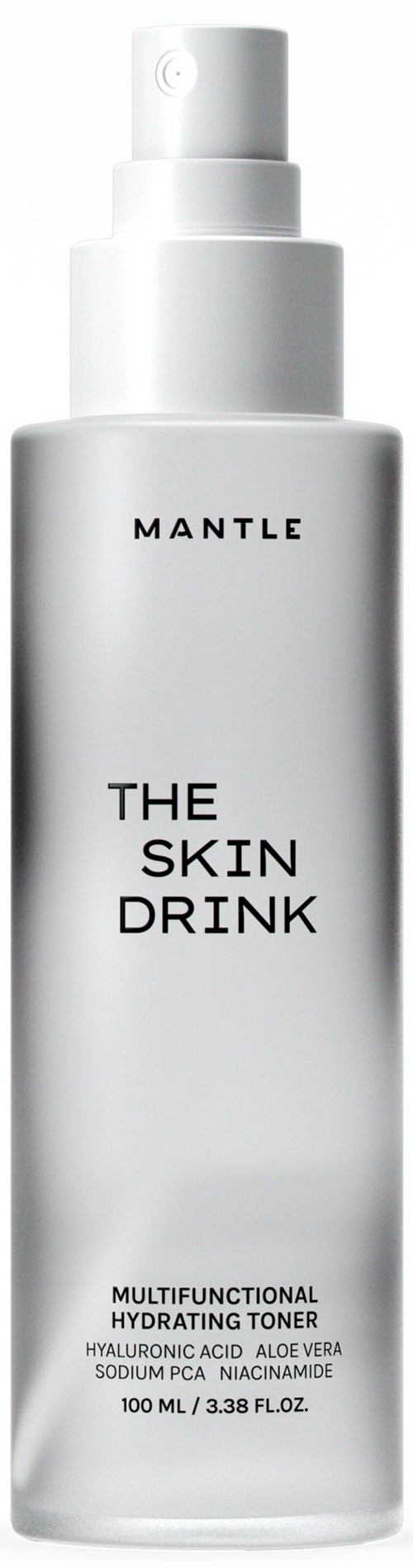 Een witte fles met zwarte tekst, gelabeld 'MANTLE THE SKIN DRINK,' bevat huidverzorgingstoner. Het heeft een spraydop.