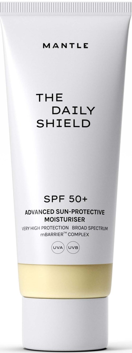 En vit tub märkta 'MANTLE THE DAILY SHIELD SPF 50+,' en solskydds fuktkräm med brett spektrum UV-skydd.