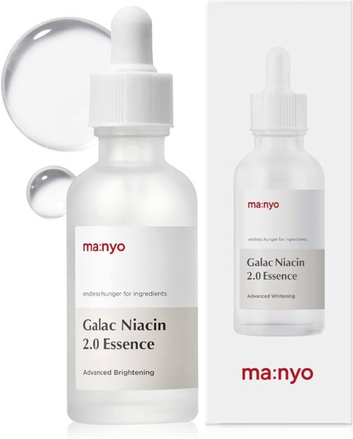 Een flesje gezichtserum met doorzichtige pipet en etiket, naast de verpakking. Het product heet Galac Niacin 2.0 Essence.