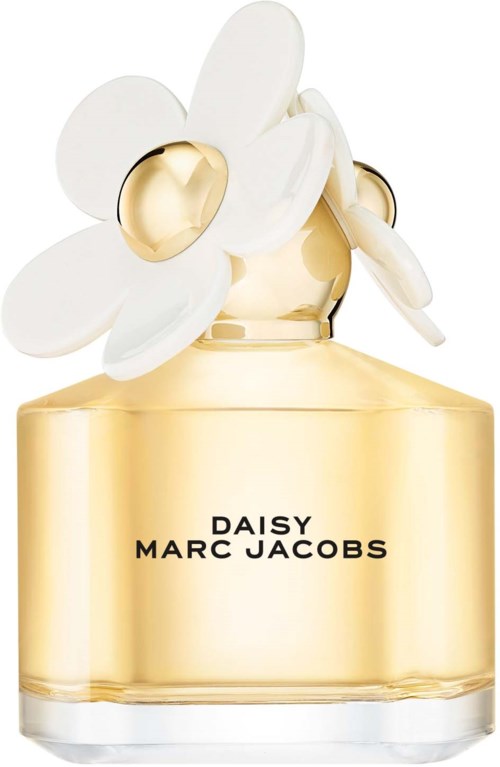 Een parfumfles met de naam Daisy van Marc Jacobs, met een witte bloemenkap en een goudkleurig lichaam.