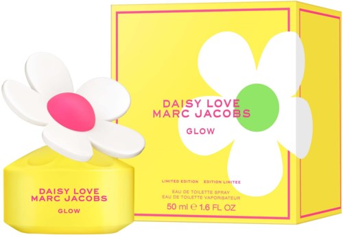 Ljust gul box och flaska med vita blommor med rosa och gröna mitten, märkt Daisy Love Marc Jacobs Glow.