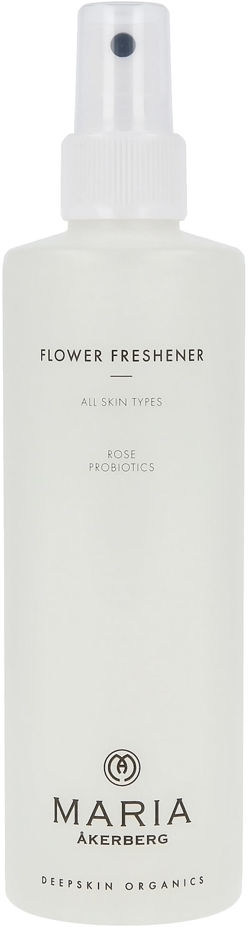 Een witte sprayfles met label 'Flower Freshener' en spraykopje, met minimalistische zwarte tekst en logo.