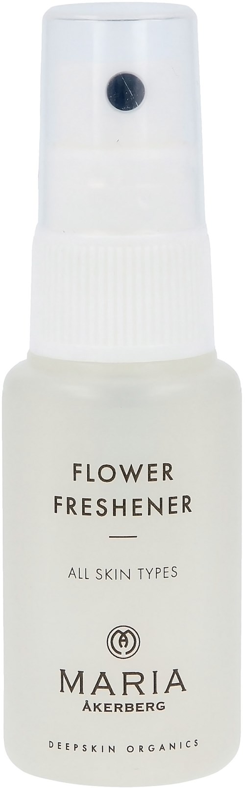 Kleine weiße Sprühflasche mit der Aufschrift Flower Freshener für alle Hauttypen, von Maria Åkerberg.