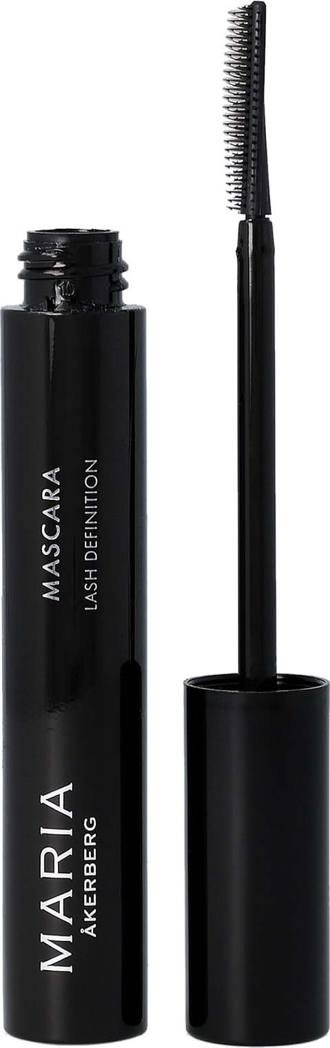 En svart mascara tube med en børste, merket 'Maria Åkerberg Lash Definition'.