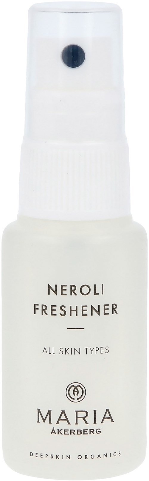 Een witte sprayfles met Neroli Freshener voor alle huidtypes door Maria Åkerberg. Het heeft een spraydop bovenop.