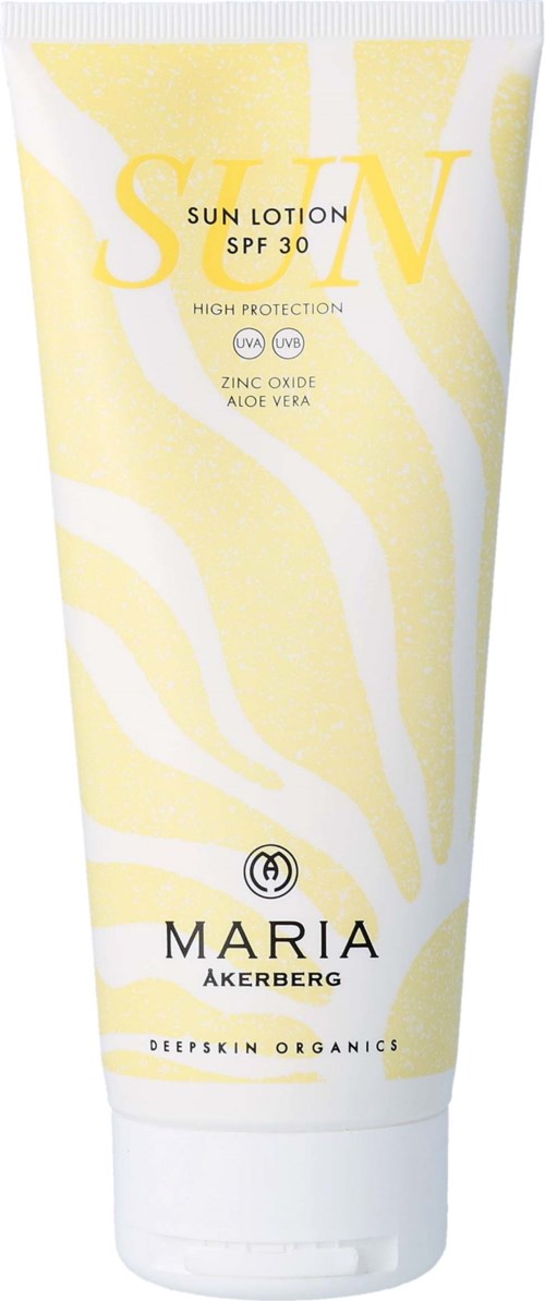 Een witte en gele zonnebrandcrème tube met tekst, SPF 30, en merknaam Maria Åkerberg.