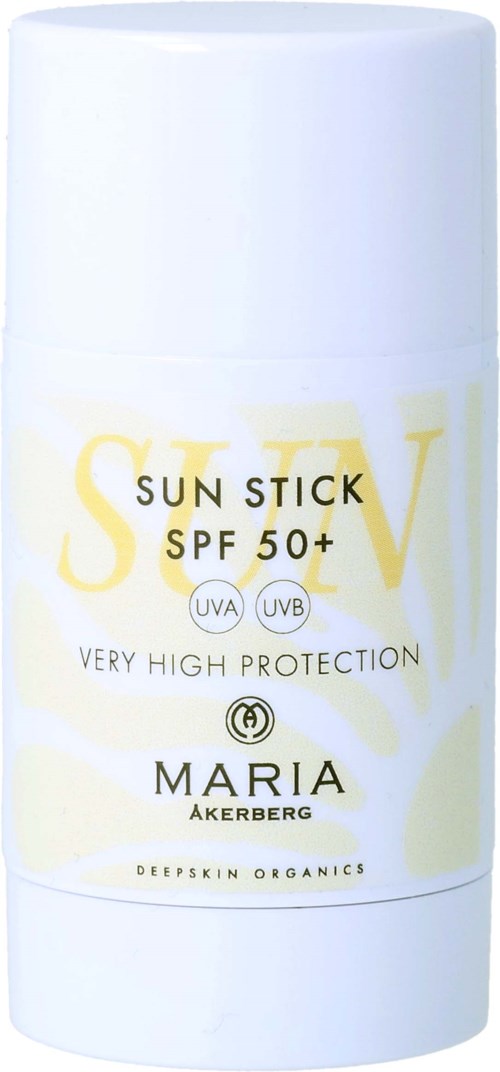 Een witte stick met tekst die aangeeft dat het zeer hoge zonbescherming SPF 50+ biedt en Maria Akerberg heet.