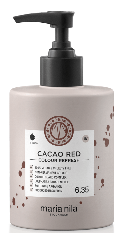 En flaska med lotion märkt 'Cacao Red Colour Refresh' med pump, avsedd för hudvård.