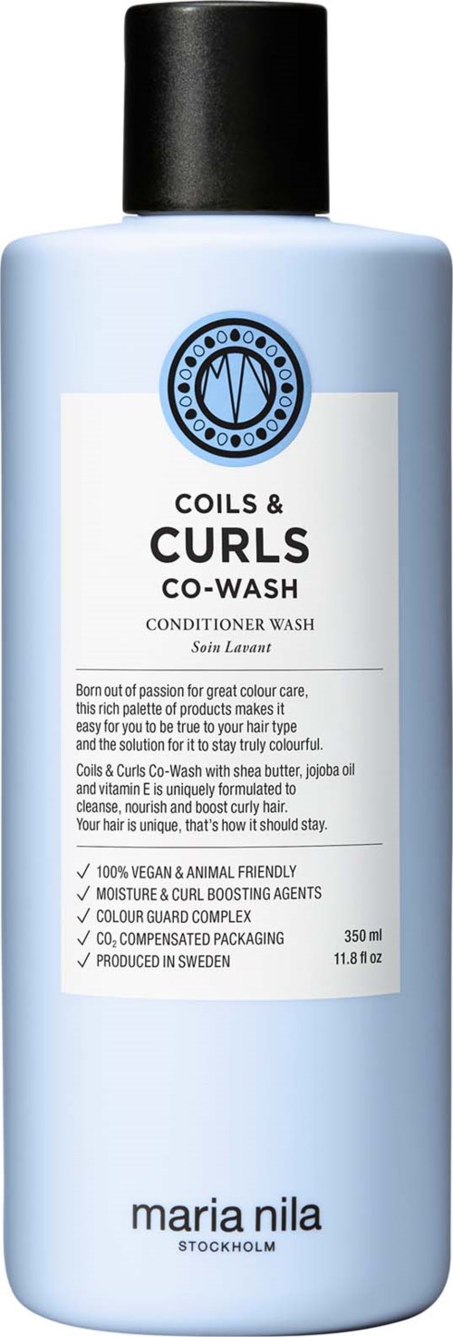 Een blauw flesje van Coils & Curls Co-Wash Conditioner met zwarte dop en labeltekst, gemaakt in Zweden.