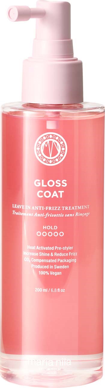 Eine rosa Sprühflasche mit labeled Gloss Coat, um Trockenheit zu reduzieren und Glanz zu verleihen.