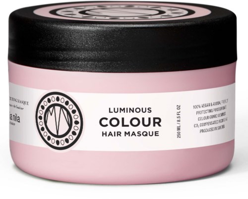 Ein pinker Behälter mit schwarzem Deckel enthält leuchtende Farbhaarmaske. Das Etikett hat ein Logo und Produktdetails.
