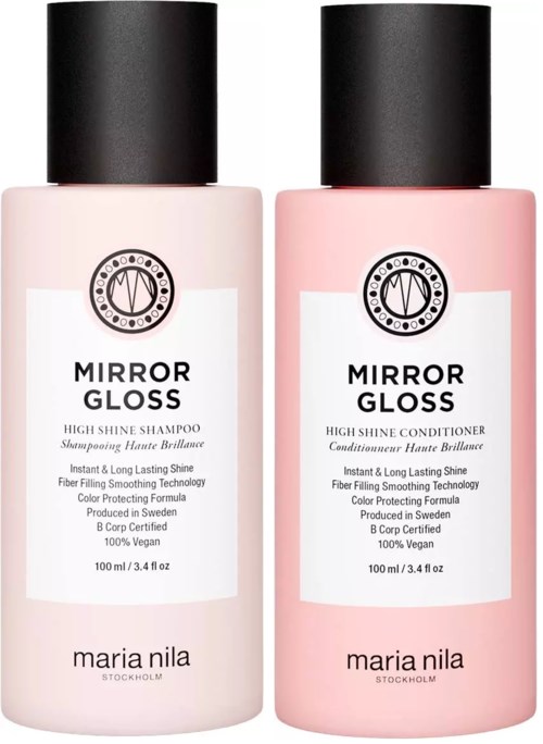 Två rosa flaskor med hårvårdsprodukter, ett schampo och ett balsam, märkta med varumärket Maria Nila.