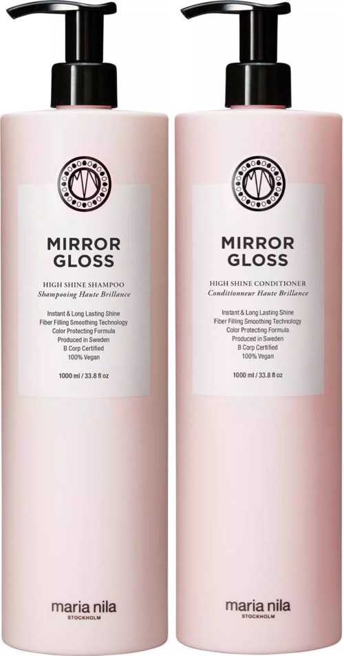 Två flaskor med hårprodukter märkte Mirror Gloss, en schampo och en balsam, är ljusrosa med svarta pumpmunstycken.