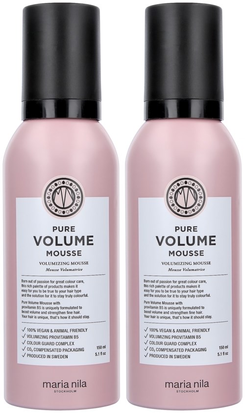 Zwei rosa Flaschen Maria Nila Pure Volume Mousse für die Haarstyling. Sie sind hoch mit schwarzen Deckeln.