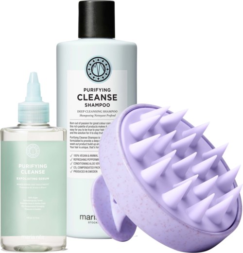 Ein lila Kopfhautmassagegerät mit Stacheln, klares Peeling-Serum und Reinigungs-Shampoo-Flaschen. Haarpflegeprodukte sind sichtbar.