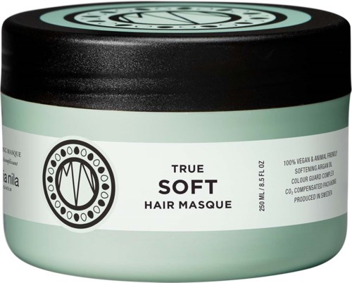 Een lichtgroene en zwarte pot haarmasker met label True Soft, veganistisch en diervriendelijk. Voor zacht haar.