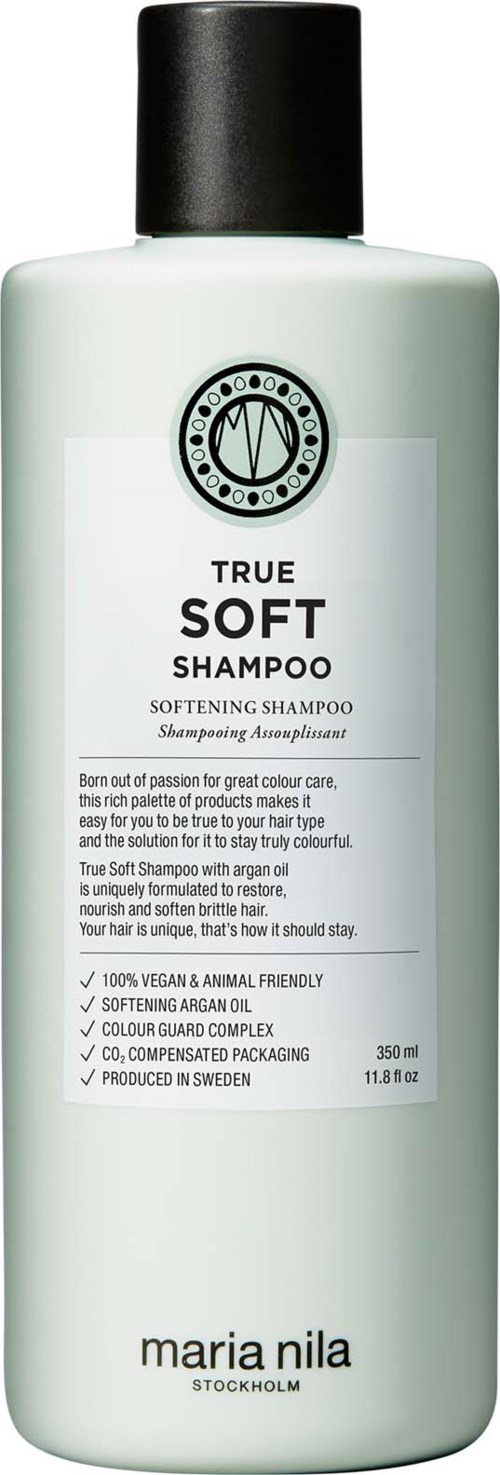 Een witte fles met zwarte dop gemerkt True Soft Shampoo, gemaakt in Zweden, geschikt voor zachte haarverzorging.