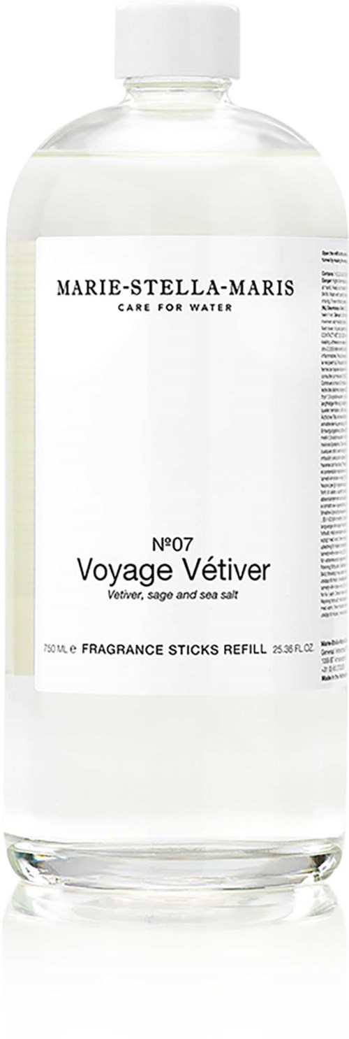 En tydlig flaska märkt Marie-Stella-Maris med orden Voyage Vetiver och påfyllning av parfymstavar.