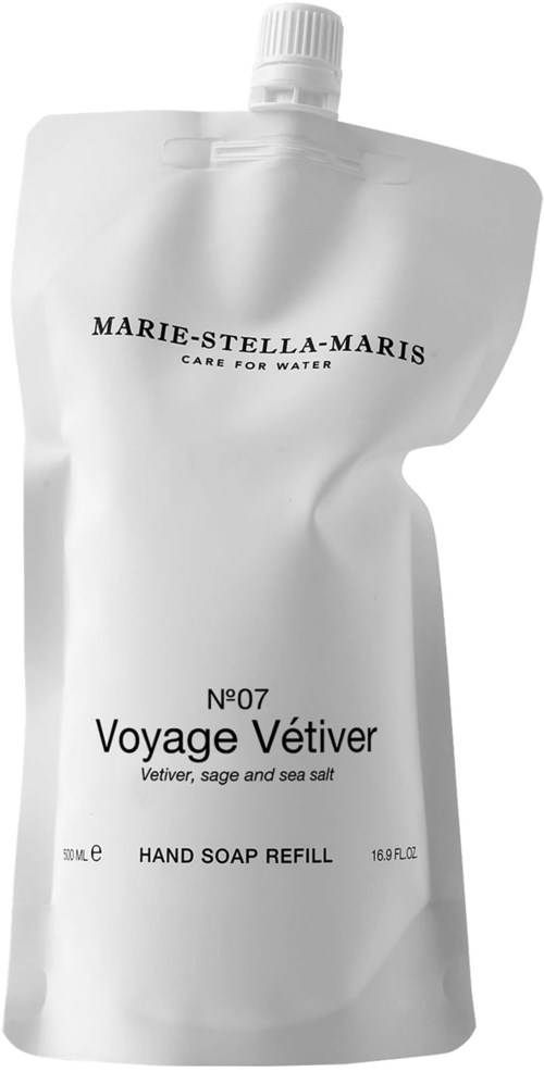 Ett vitt påfyllningspåse för handtvål med svart text, märkt Marie-Stella-Maris Voyage Vétiver och havssalt doft.