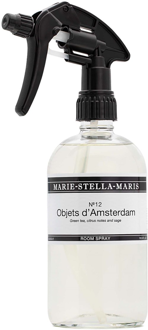 En sprayflaska märkt Marie-Stella-Maris med rumspray som används för att fräscha upp områden.