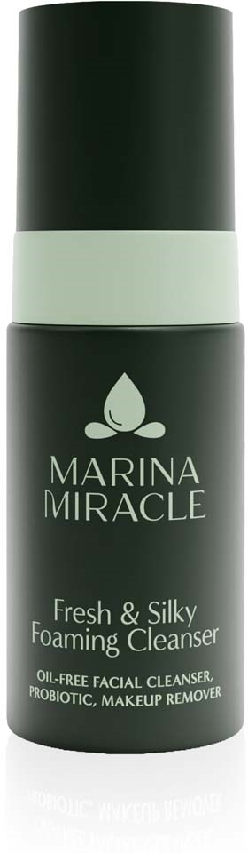Eine dunkelgrüne Flasche mit weißem Etikett, Text sagt "Marina Miracle" und "Fresh & Silky Foaming Cleanser."