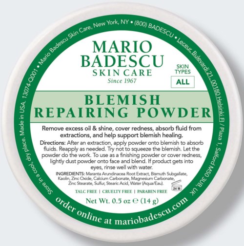 Okrągła etykieta dla Mario Badescu Blemish Repairing Powder, z instrukcjami i listą składników.