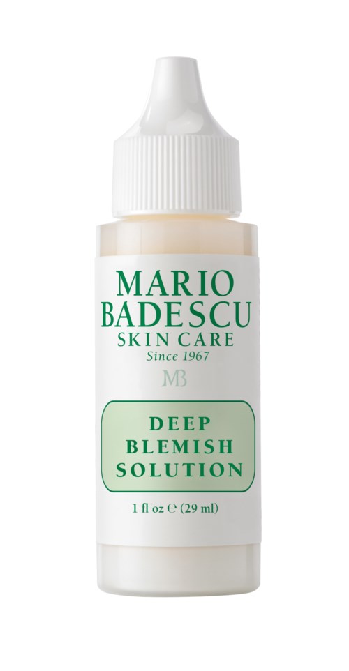 Pieni valkoinen pullo tiputuspipetillä, nimeltään Mario Badescu Skin Care Deep Blemish Solution, tarkoitettu akneeseen.